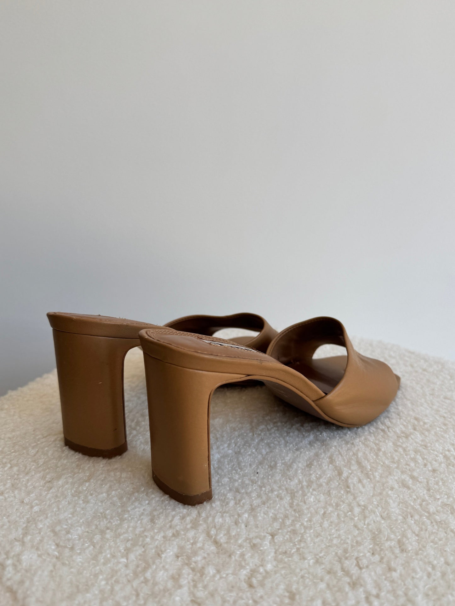 MULE COURO CARAMELO DUNE LONDON - 35
