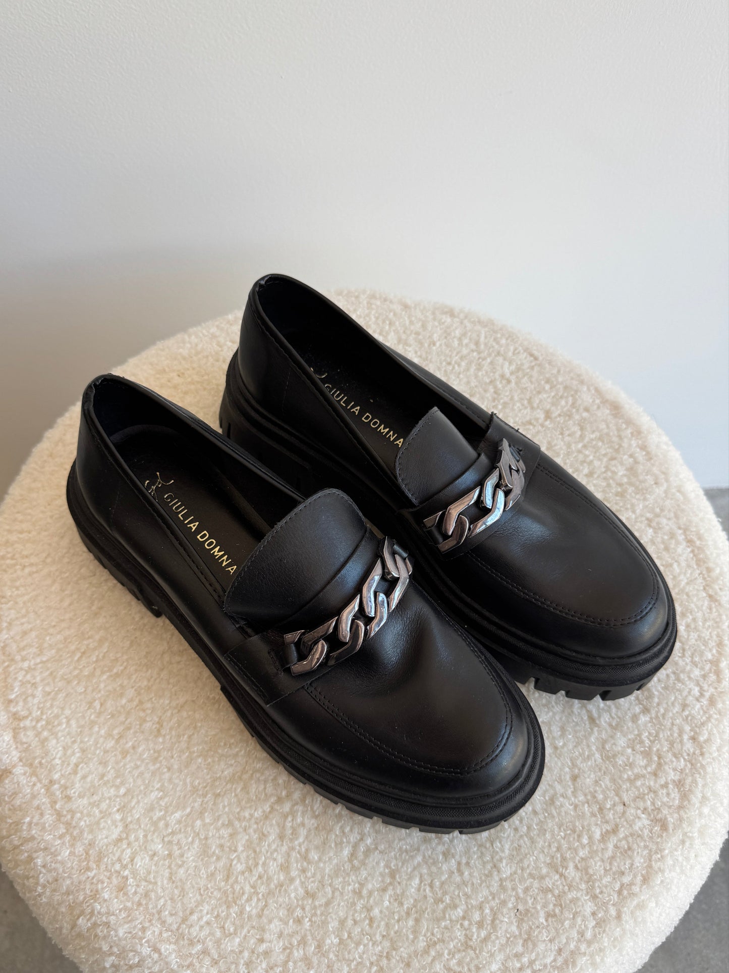 MOCASSIM COURO PRETO GIULIA DOMNA - 35
