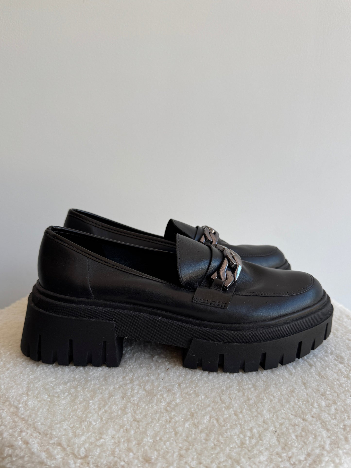 MOCASSIM COURO PRETO GIULIA DOMNA - 35