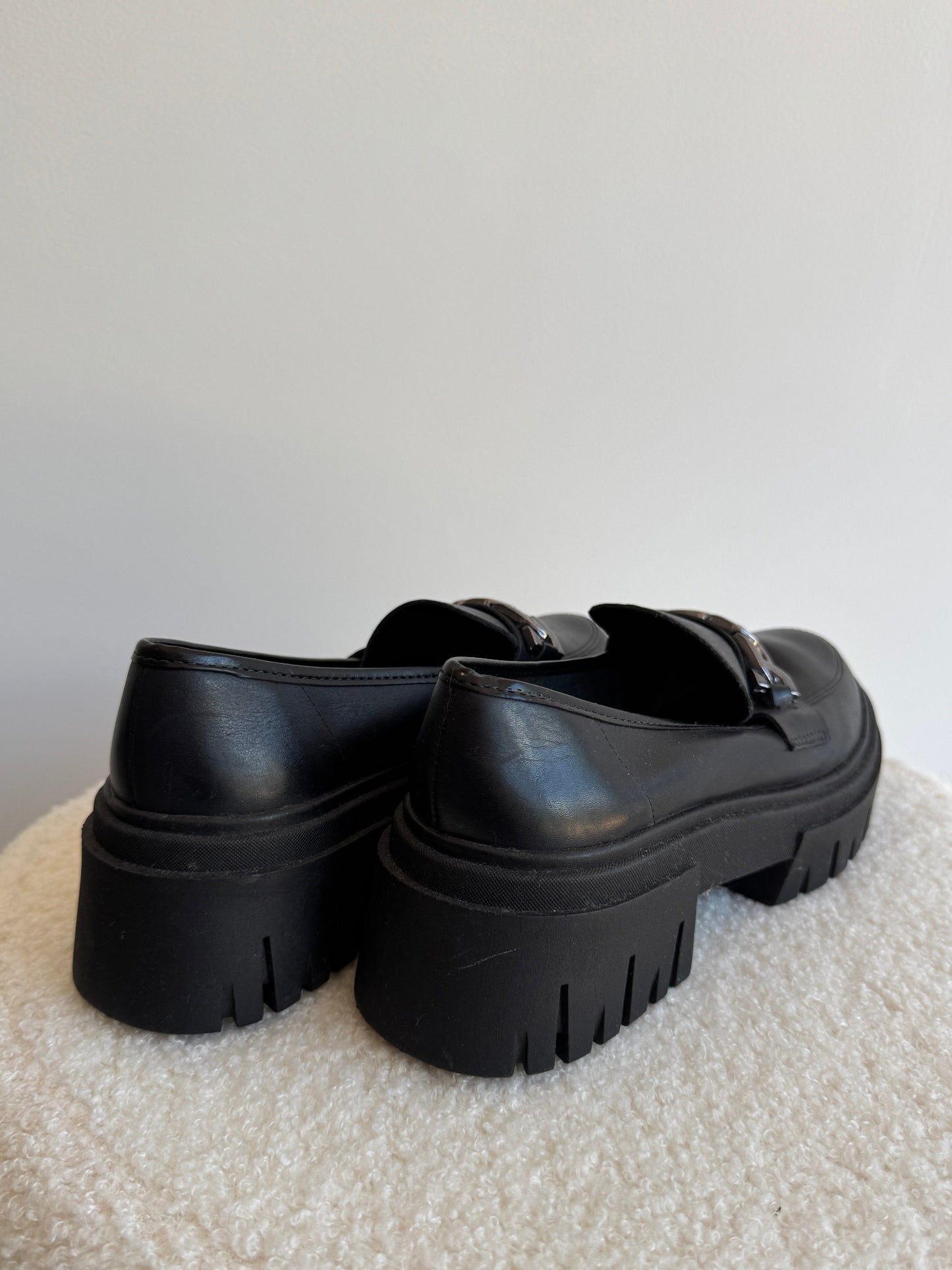 MOCASSIM COURO PRETO GIULIA DOMNA - 35