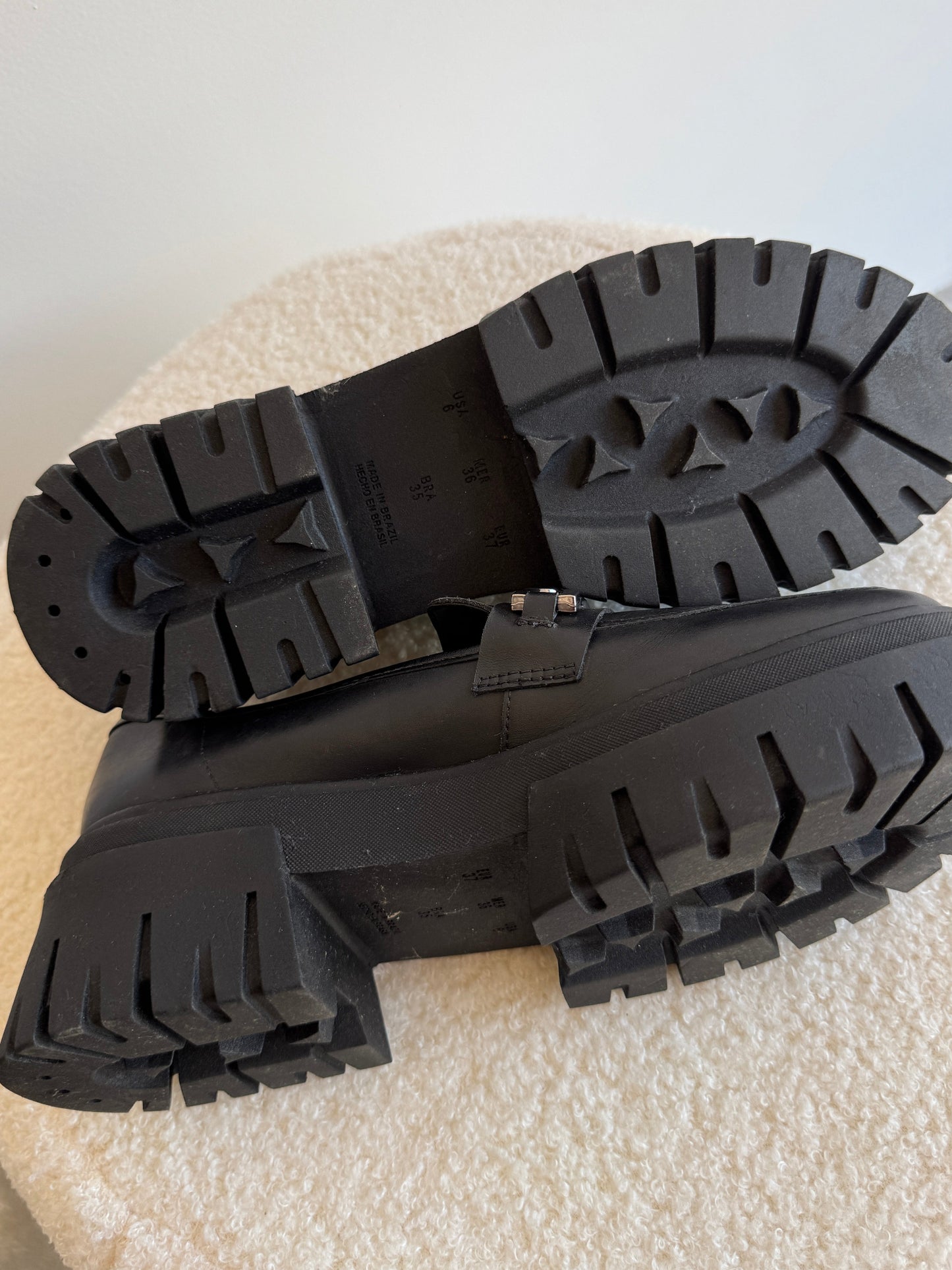 MOCASSIM COURO PRETO GIULIA DOMNA - 35