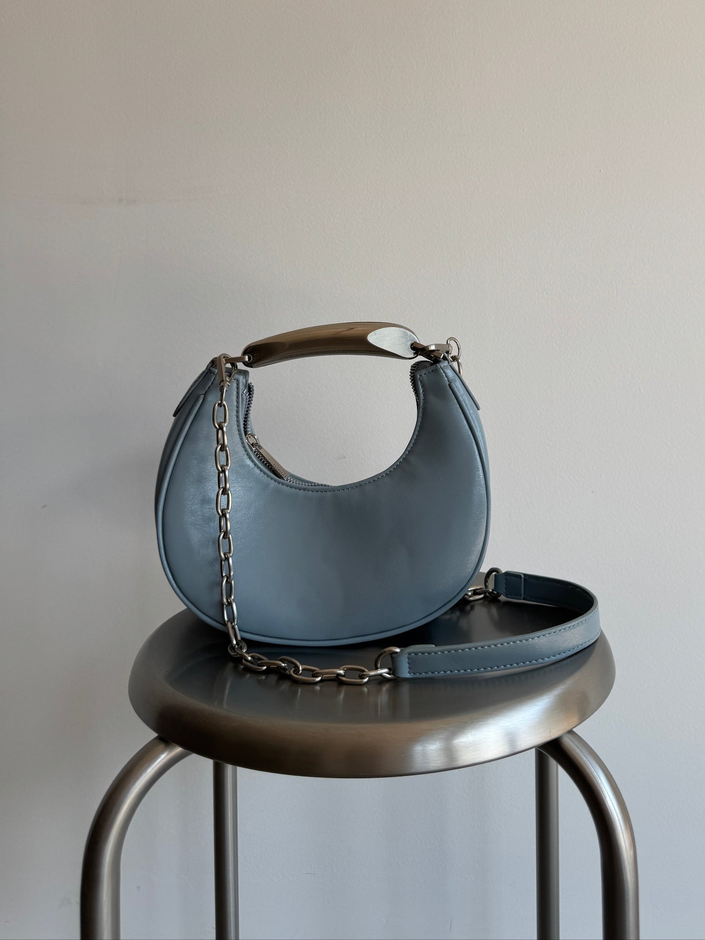 BOLSA AZUL CLARO ALÇA DE METAL
