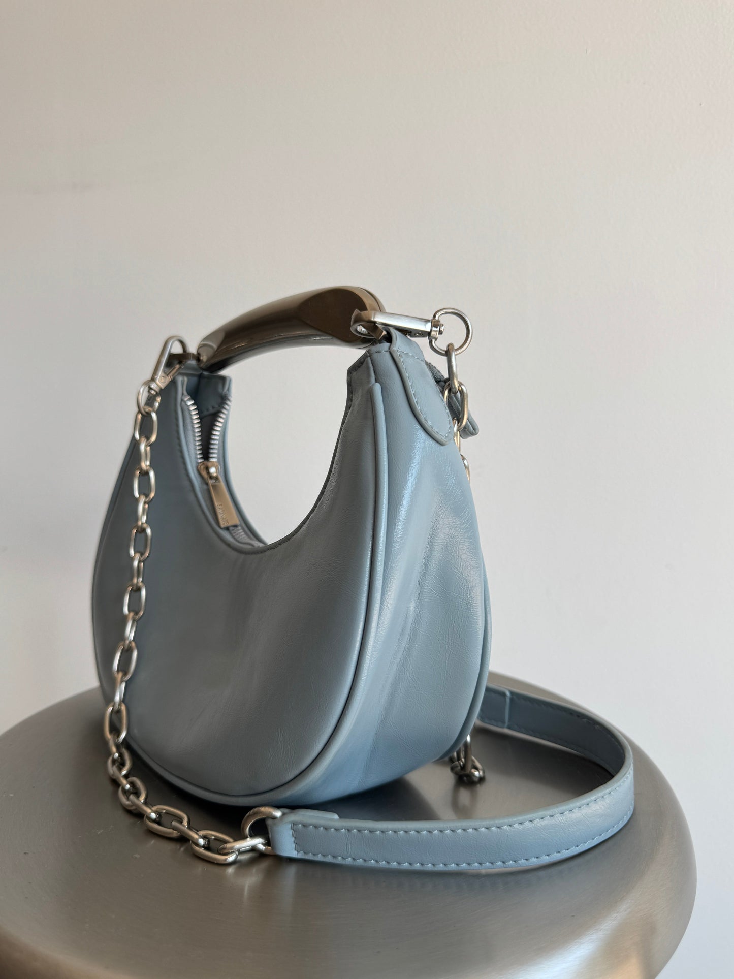 BOLSA AZUL CLARO ALÇA DE METAL