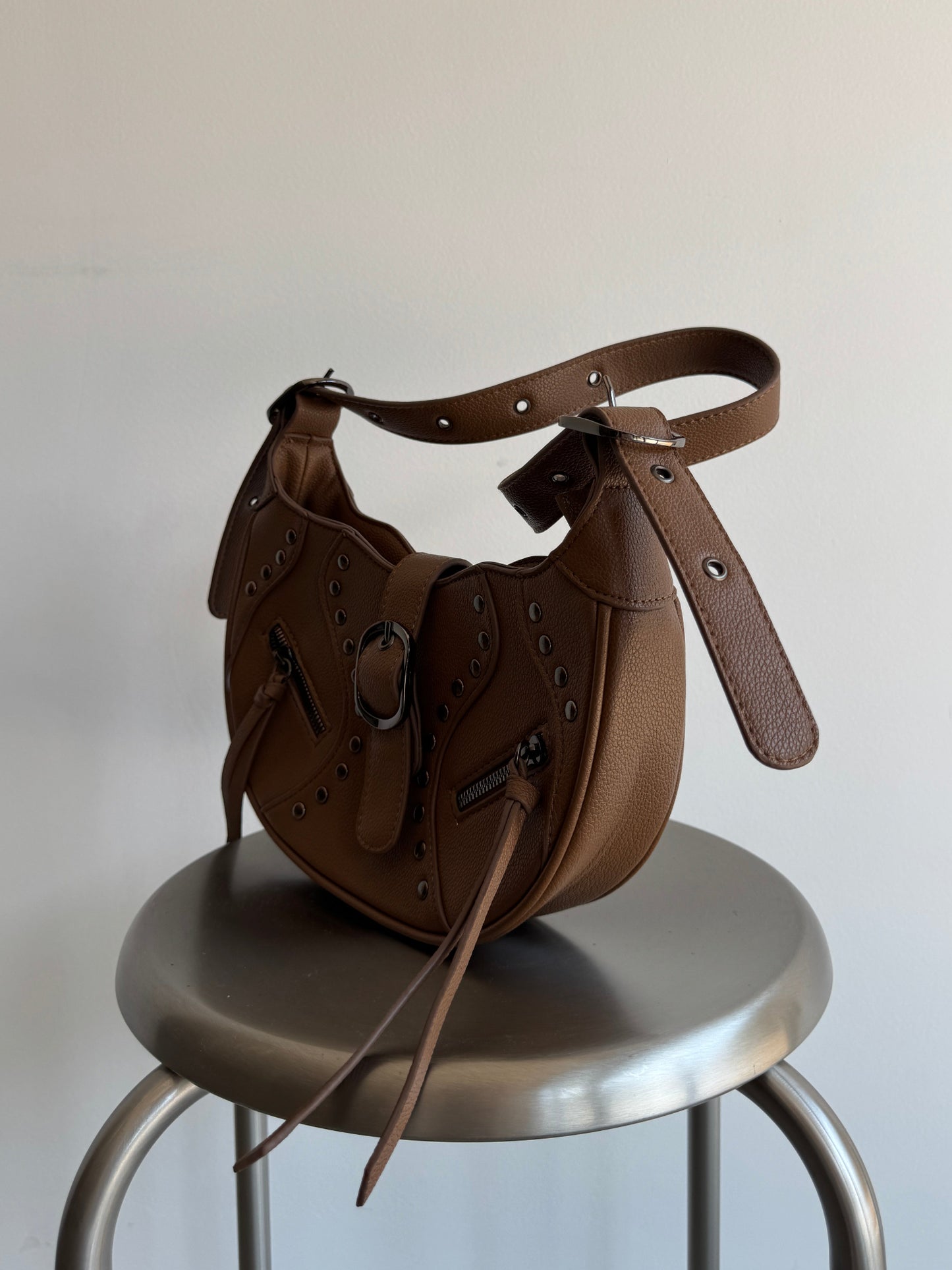 BOLSA MARROM METAIS