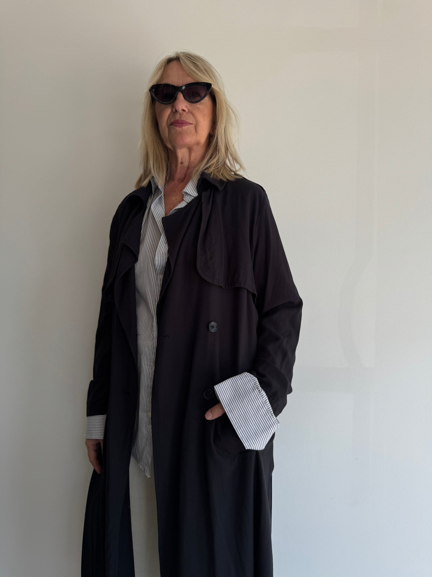 TRENCH COAT PRETO H&M - 46