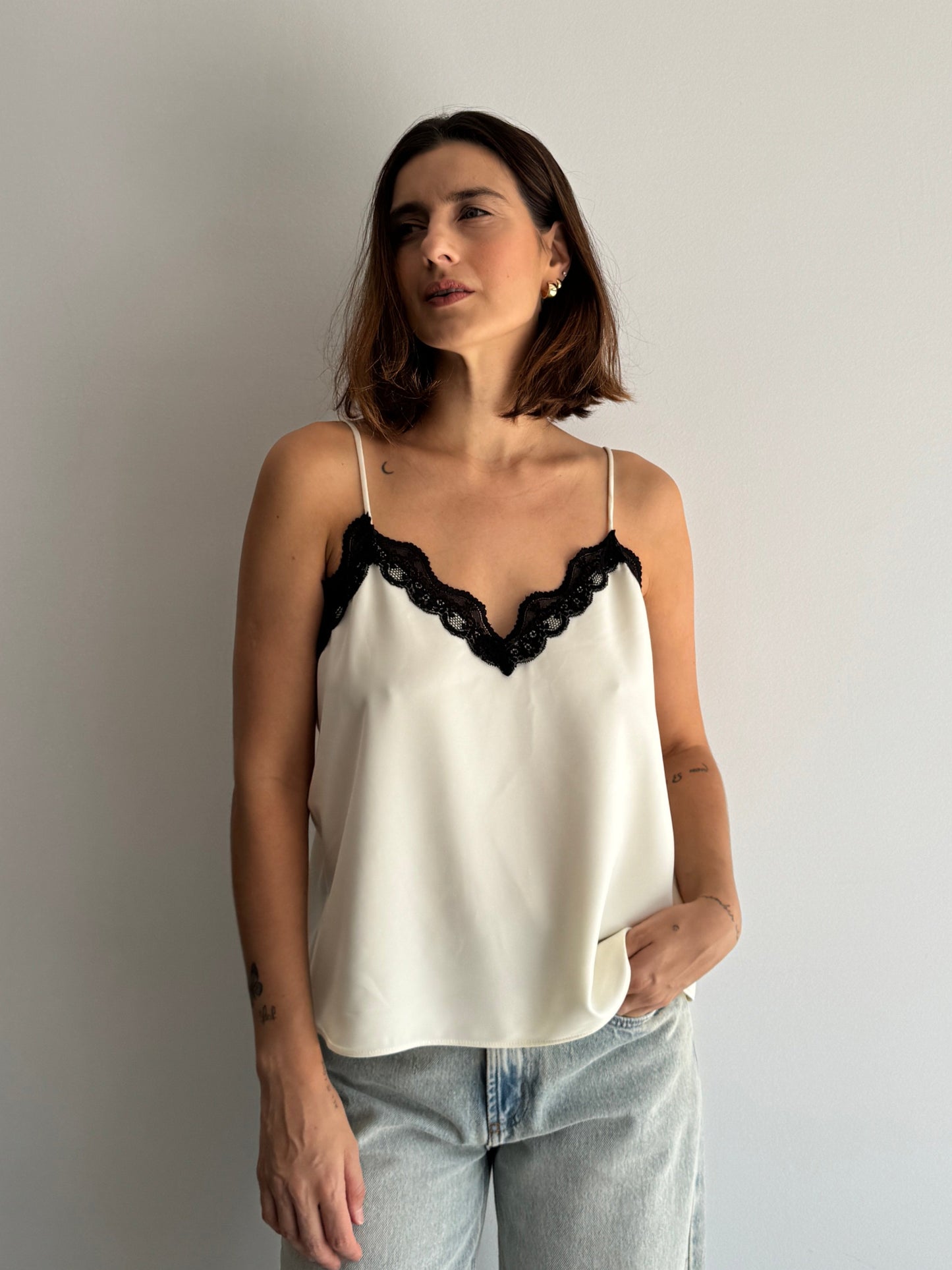 BLUSA CREME COM RENDA - M