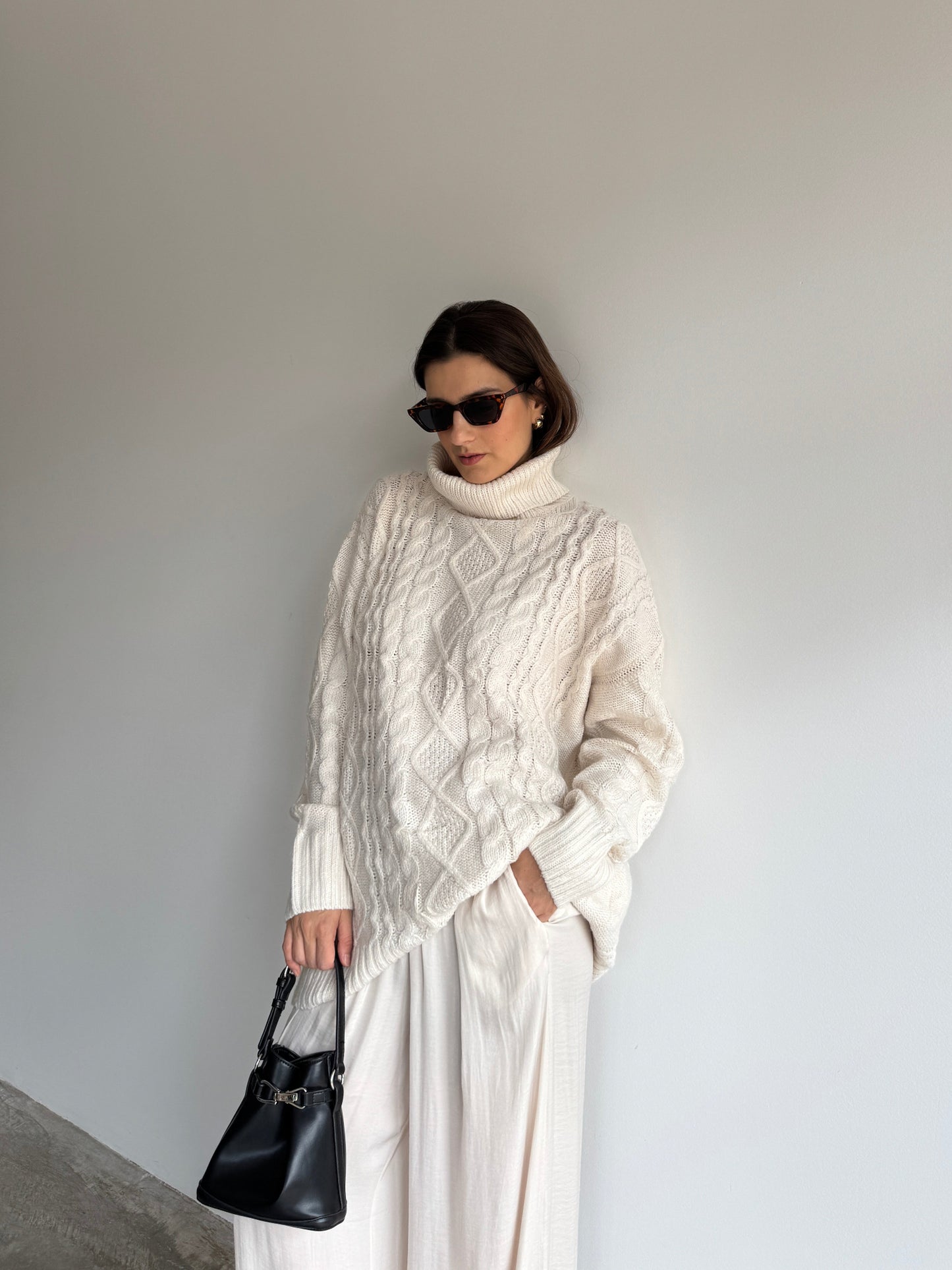 TRICOT ALONGADO CREME - M