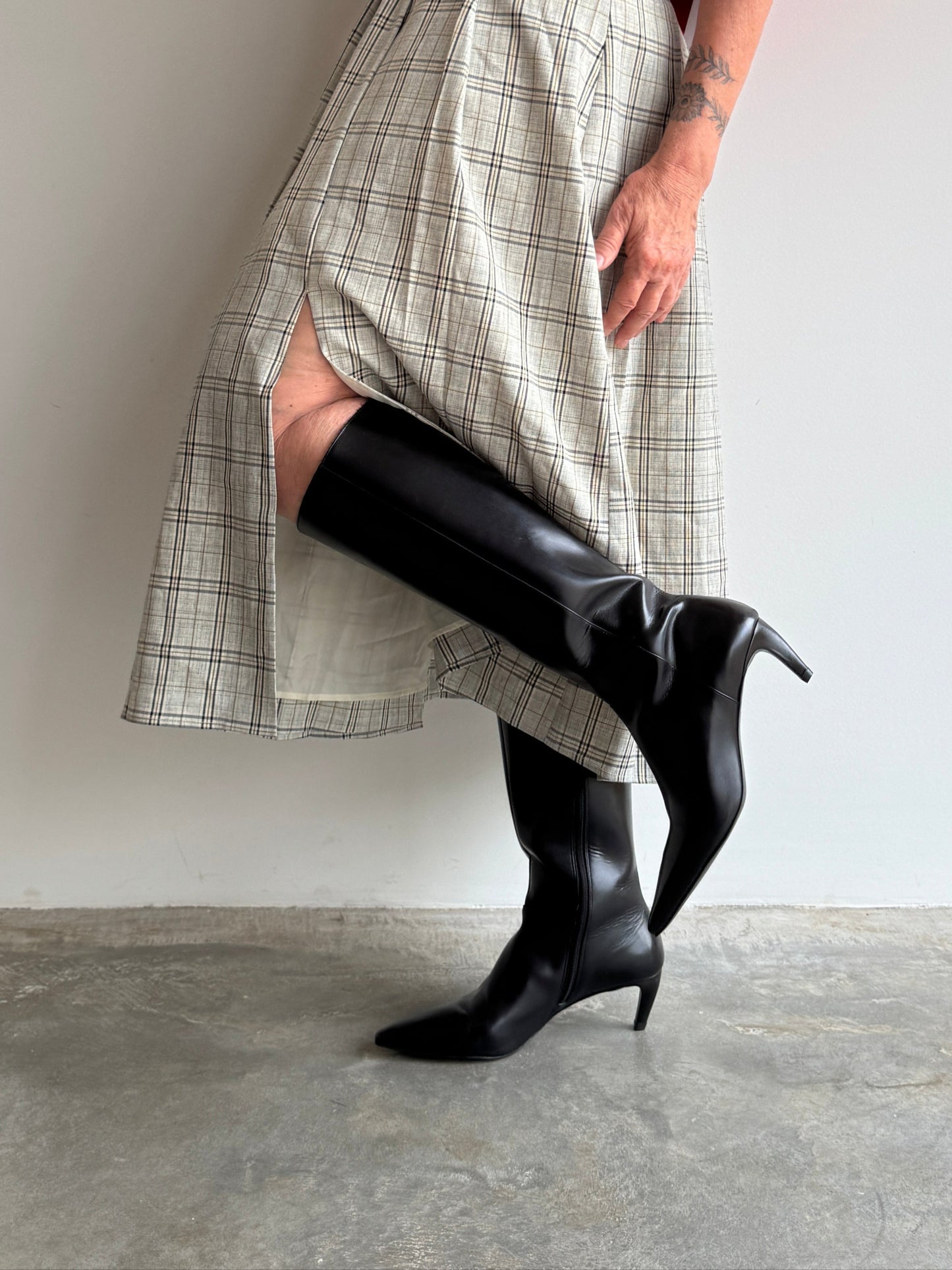 BOTA COURO PRETO VINCE CAMUTO - 39