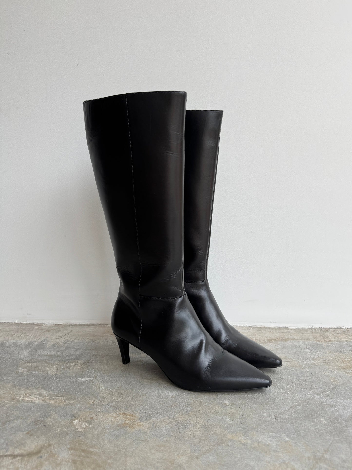 BOTA COURO PRETO VINCE CAMUTO - 39
