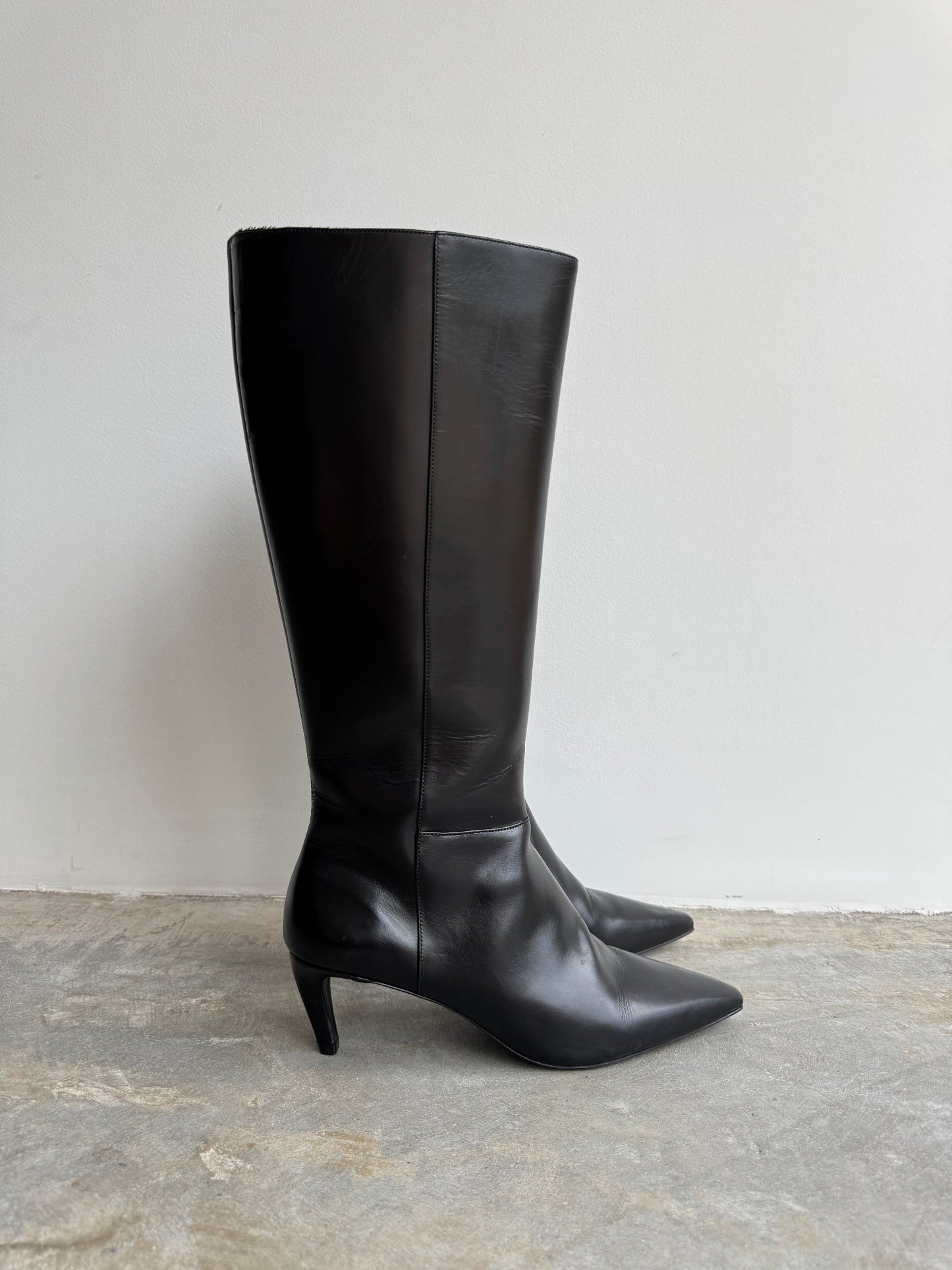 BOTA COURO PRETO VINCE CAMUTO - 39