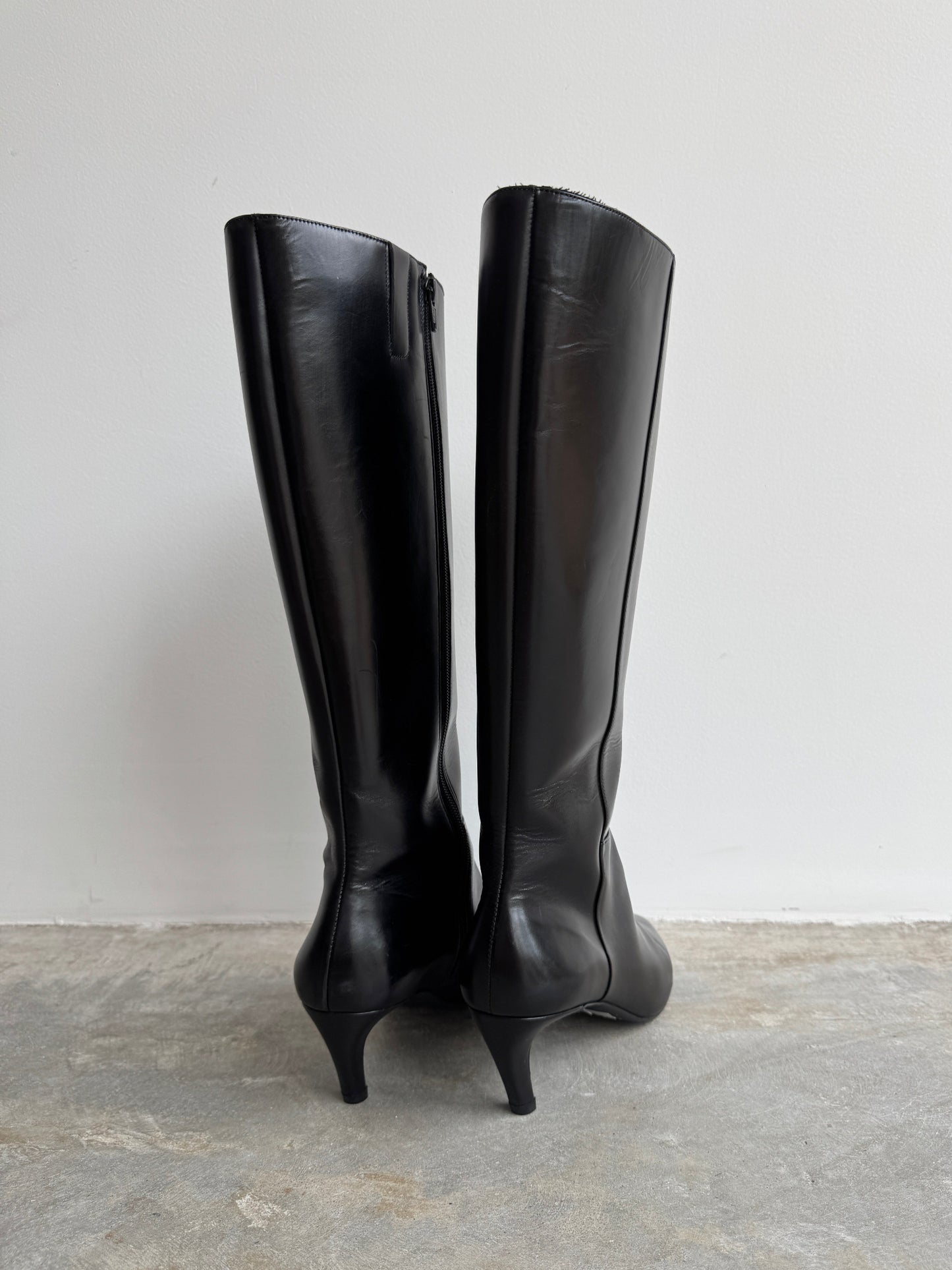 BOTA COURO PRETO VINCE CAMUTO - 39