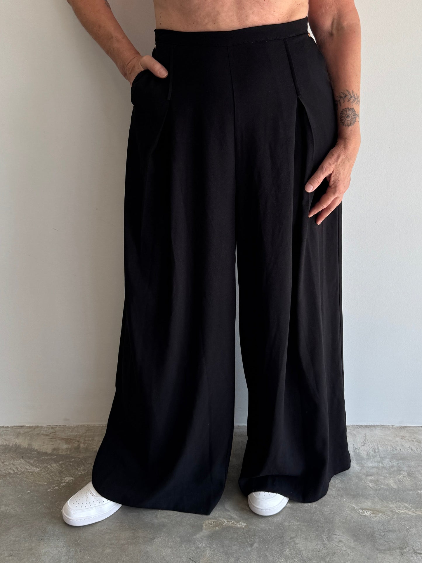CALÇA PANTALONA PRETA - 44