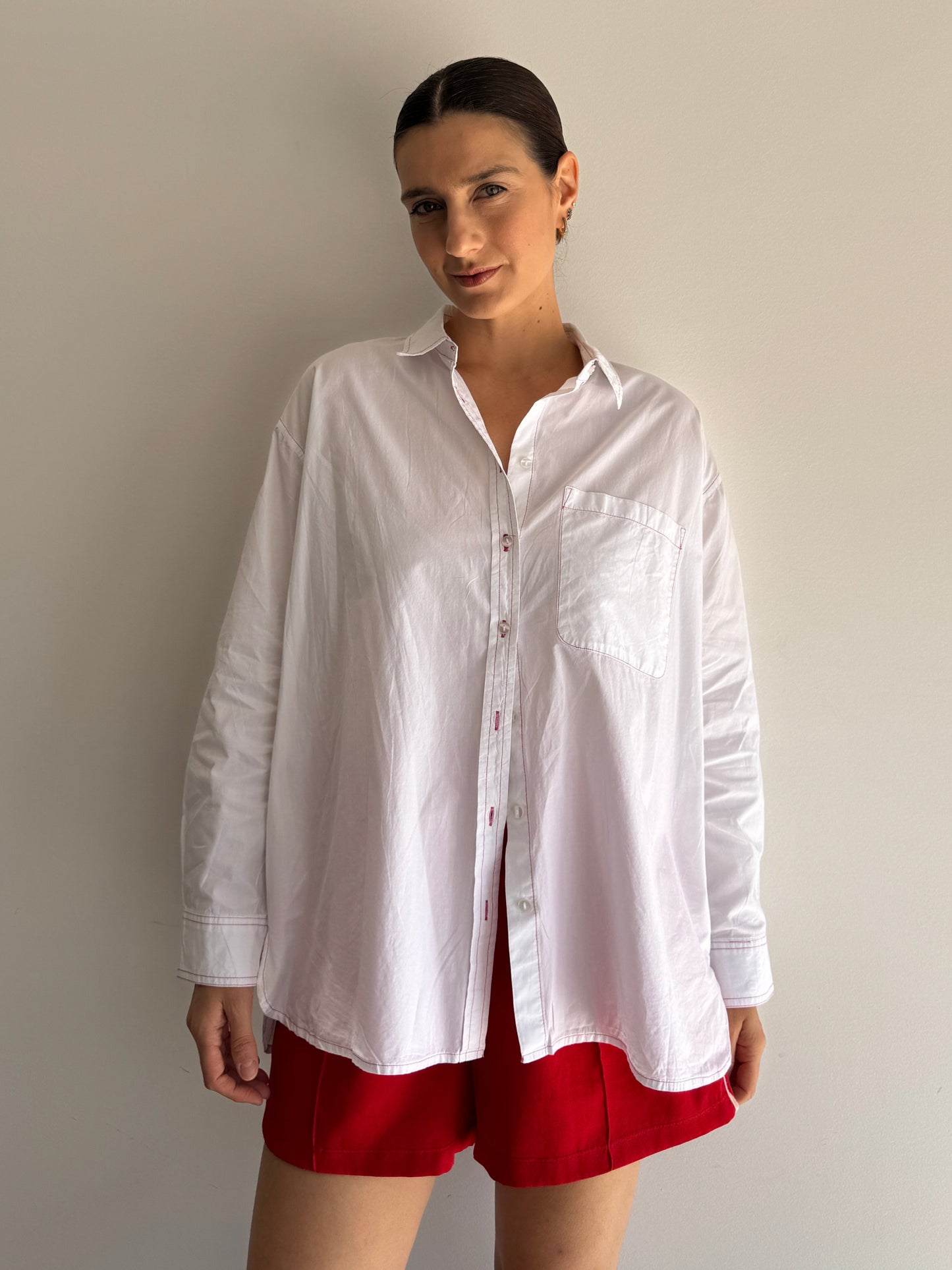 CAMISA BRANCA PESPONTOS PINK - M