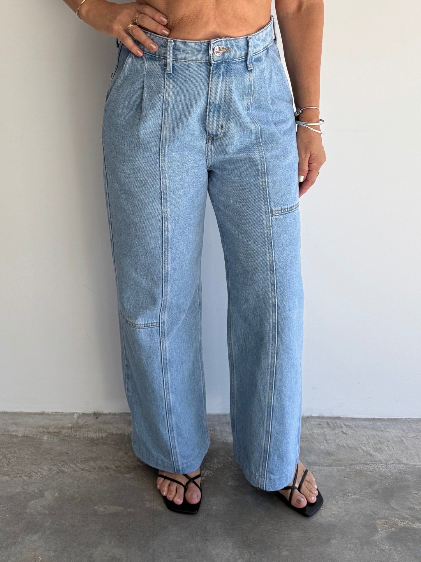 CALÇA JEANS RECORTES - 40