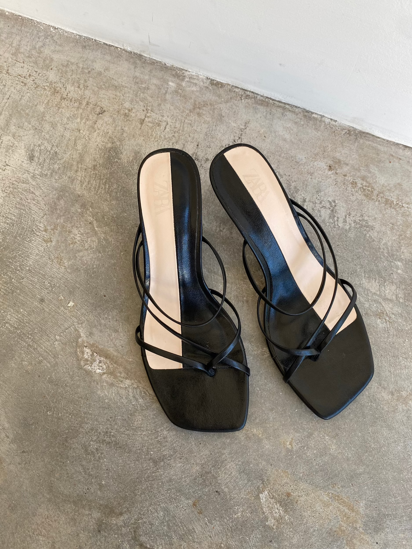 MULE PRETA TIRAS ZARA - 36