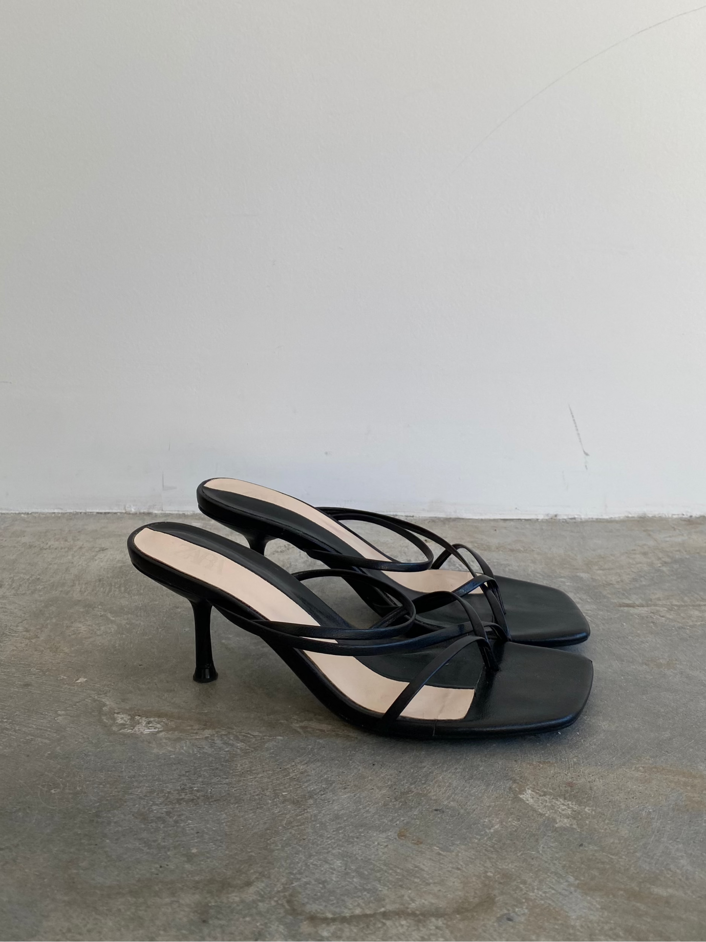 MULE PRETA TIRAS ZARA - 36