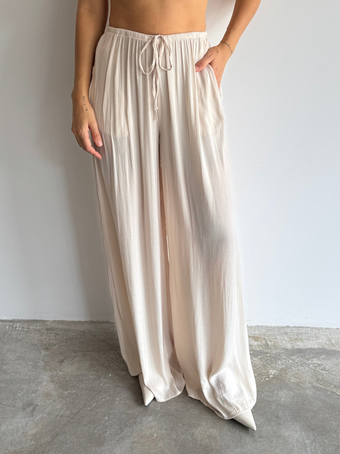 CALÇA FLUIDA CREME ZARA - P