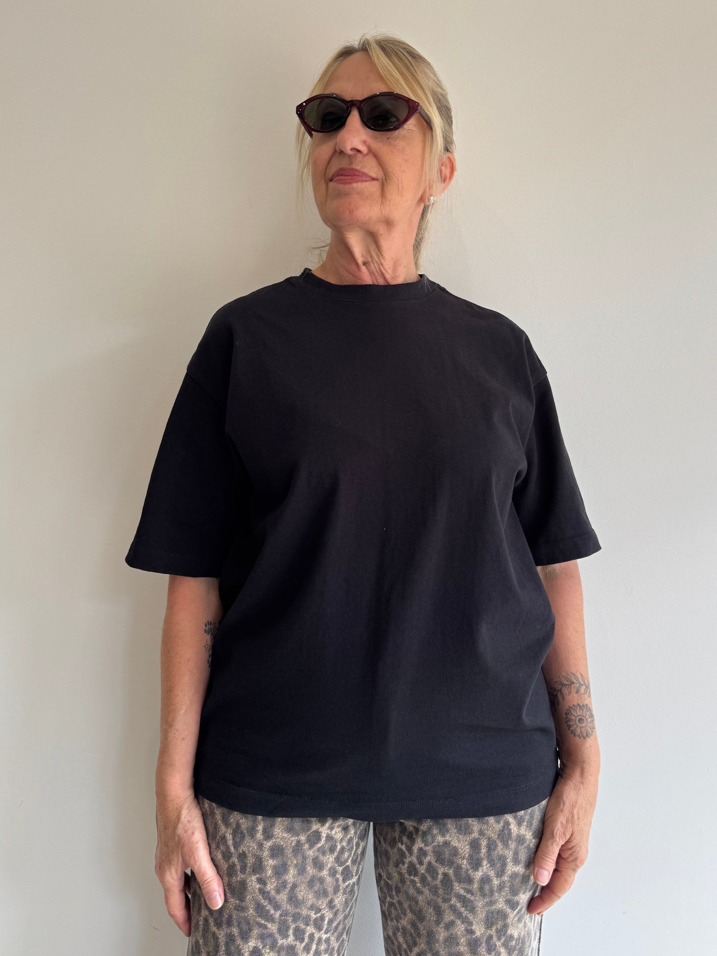 CAMISETA PRETA ENCORPADA - M