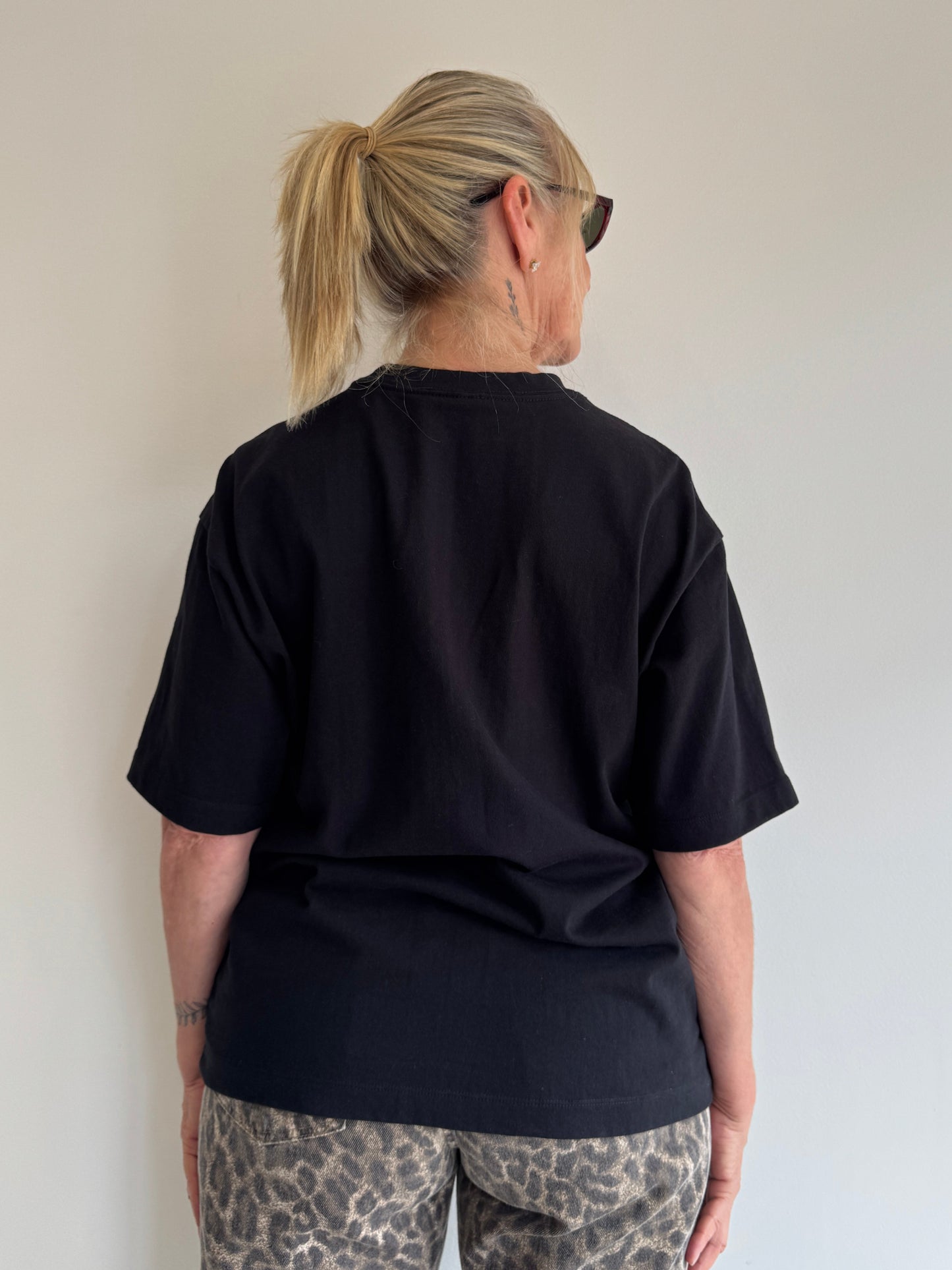 CAMISETA PRETA ENCORPADA - M