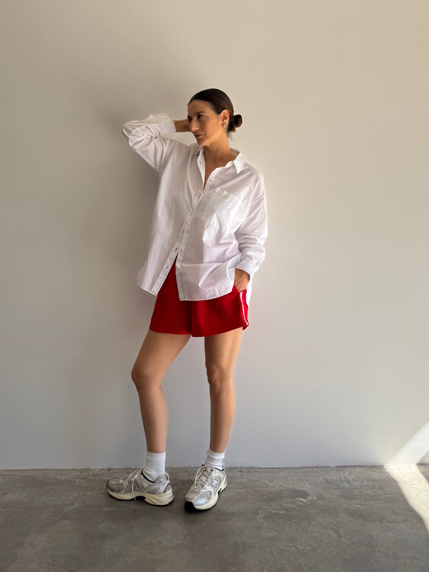 SHORT VERMELHO LISTRA BRANCA - G