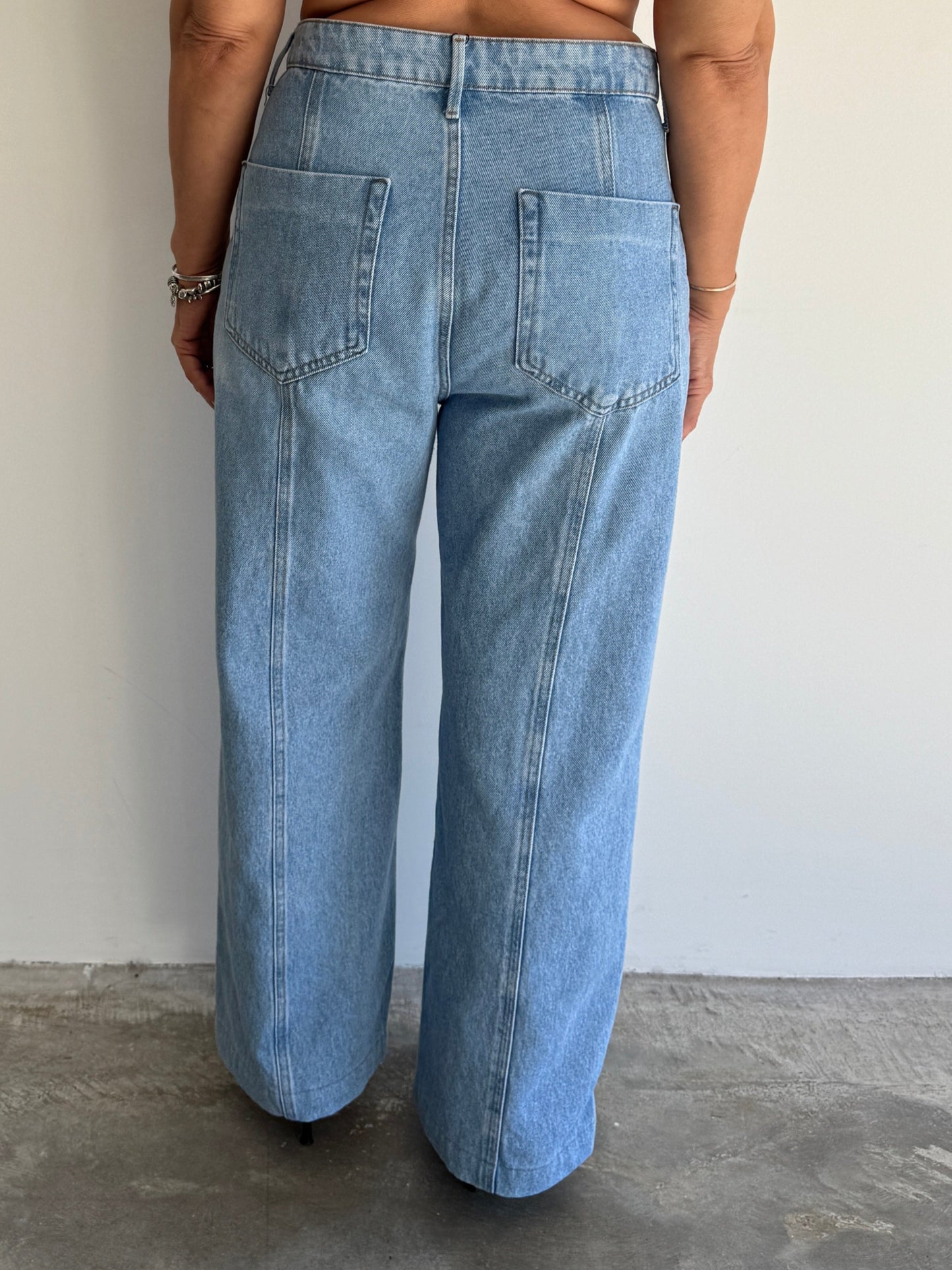 CALÇA JEANS RECORTES - 40