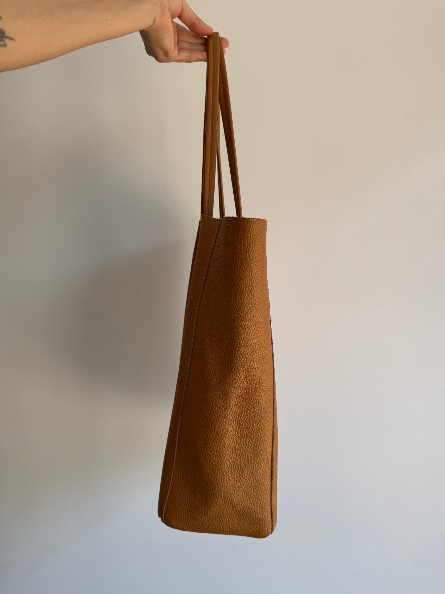BOLSA COURO CARAMELO MADE IN ITALY - U