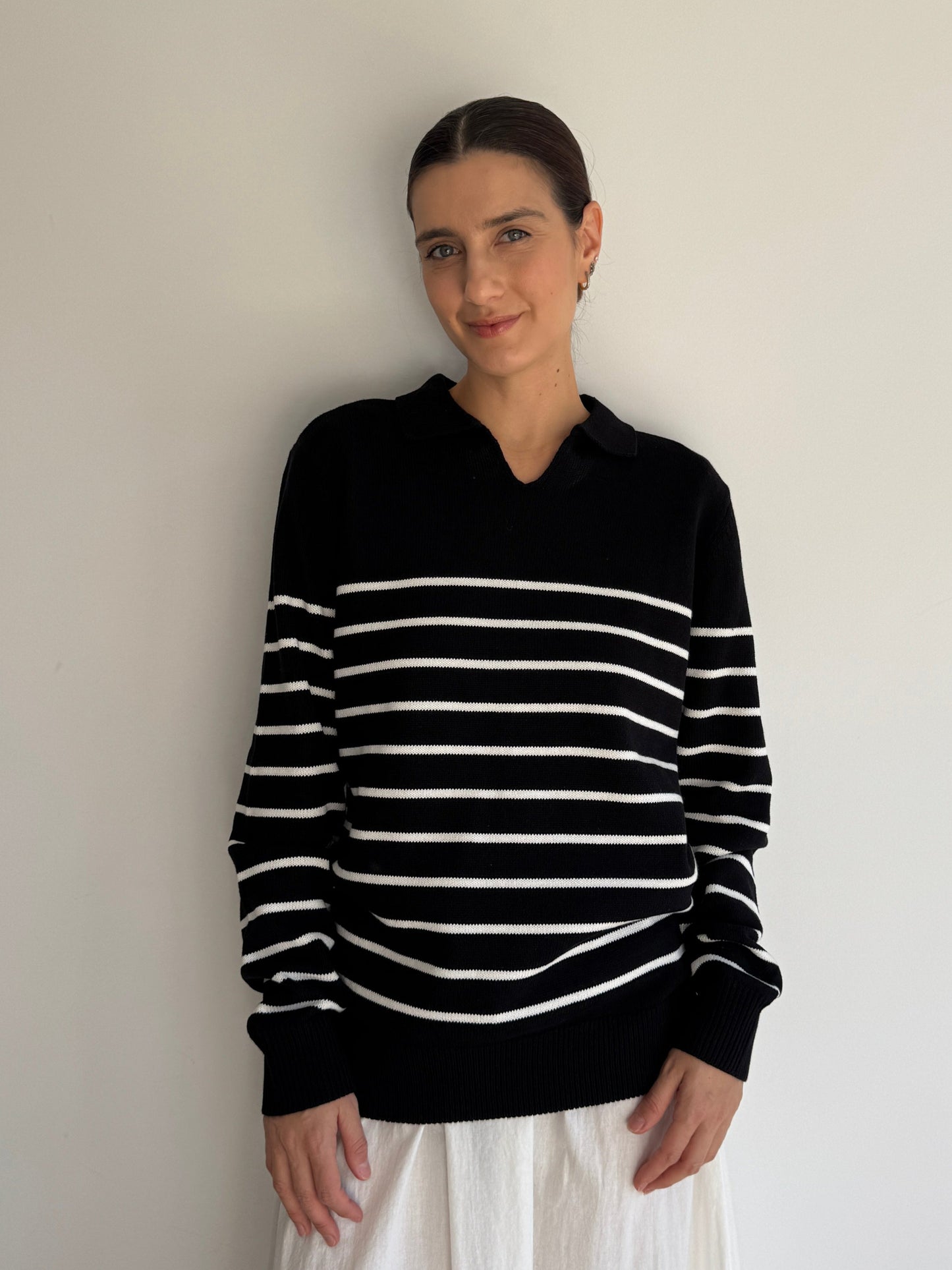 TRICOT PRETO LISTRADO GOLA - M