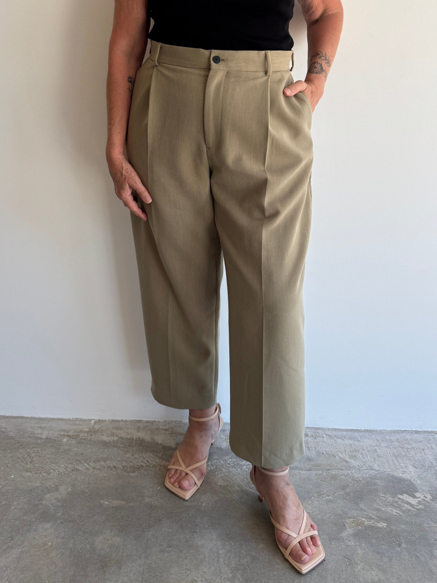 CALÇA ALFAIATARIA BEGE ZARA - 44