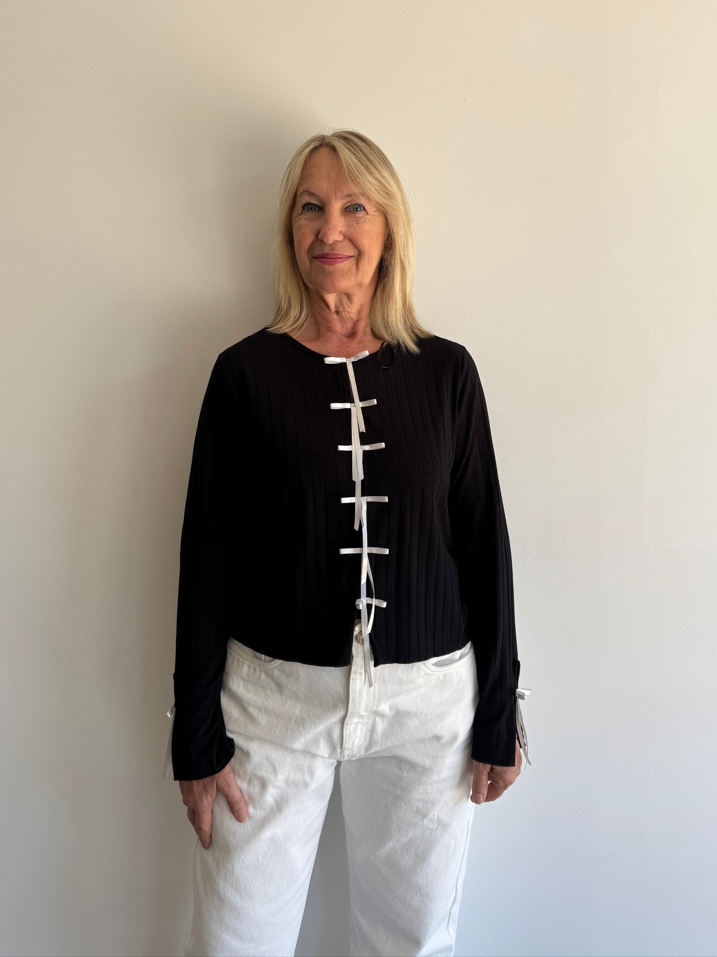 BLUSA LAÇOS PRETA - G